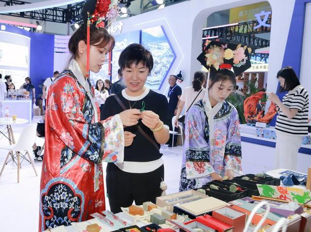 东北亚博览会开幕，现场精彩纷呈