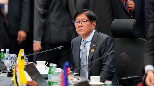 中方不计前嫌	，对菲律宾船员伸出援手，这一次，马科斯已自身难保