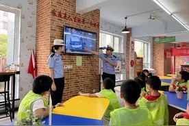 青警护苗 平安一夏——武汉青山公安走进暑期公益托管班图片