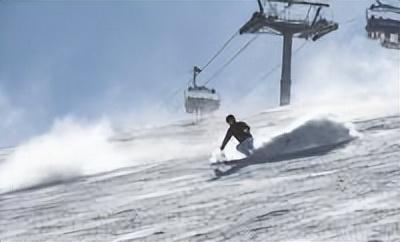 南方女孩追雪花六千买雪服，住五星套房泡温泉，北方大哥笑而不语