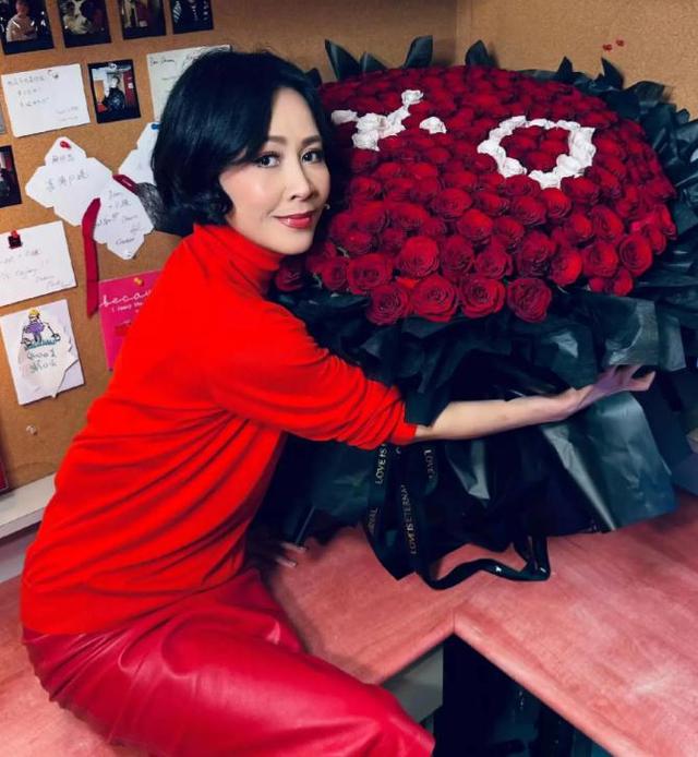 梁朝伟不再隐瞒，坦白久居日本的原因，难怪结婚17年都不要孩子