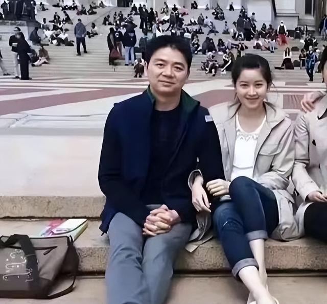 32岁章泽天素颜庆生，生日蛋糕插数字18，80万每平的豪宅内景曝光