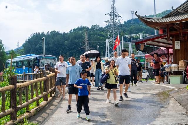 避暑“凉”方显威力！唐崖河·黄金洞客流创新高！