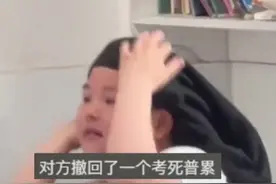 小男孩模仿美女“搔首弄姿“被老师发现 网友：对方撤回了一个性别图片