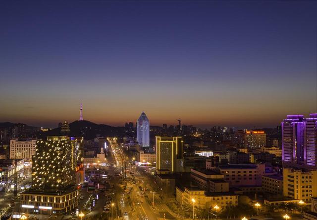 跟着男朋友到了烟台生活了一年了，说实话，我羡慕烟台的生活