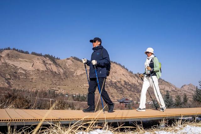 祁连山下燃激情——2025年“双11”全国持杖行走联动日(张掖肃南站)活动成功举办