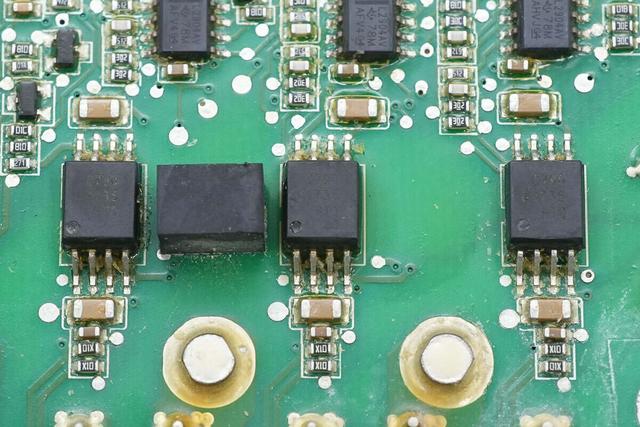 重达18斤的大块头，内部全是灰，麦格米特15kW充电模块拆解