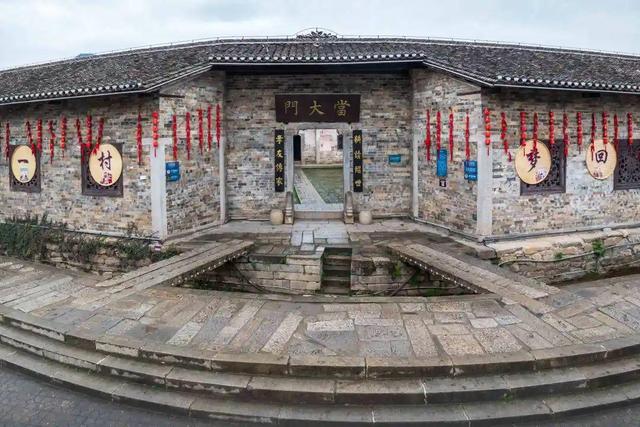 湖南一座600年历史的“超级豪宅”，1700多间明清古建无缝相连
