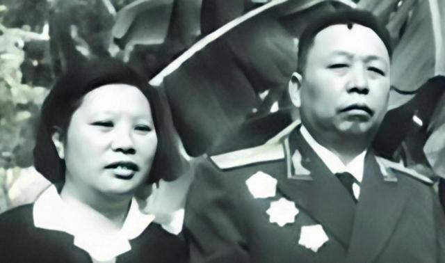 他一生从不吃肉，战友和搭档成了元帅、大将，连警卫员都是上将