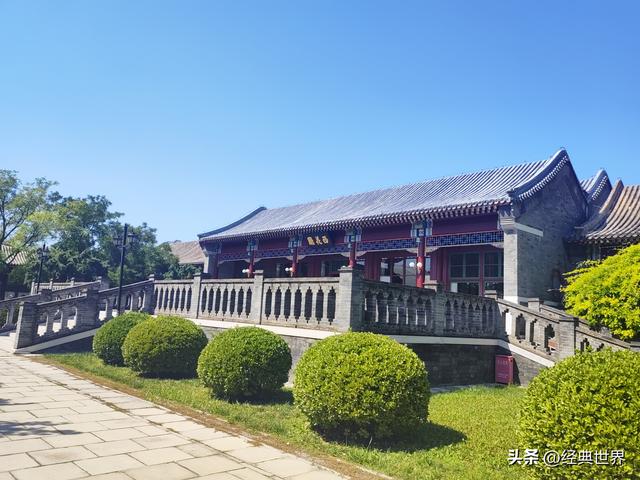 瞻仰周邓纪念馆