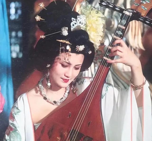 杨玉环晚上睡觉有个坏习惯，一般人都难以忍受，唐玄宗却十分享受