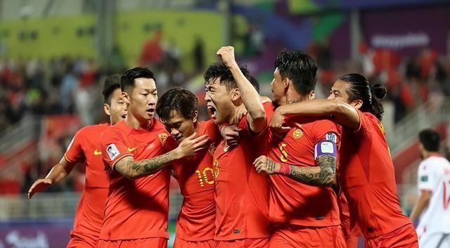 国足赞助商连夜撤退，三折球衣无人问津！中国男足商业价值减少