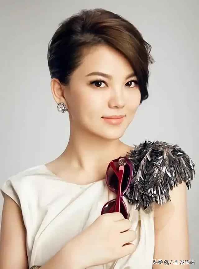 李湘不再隐瞒！公然坦白与释永信的真实关系，亲吻照的真相曝光，