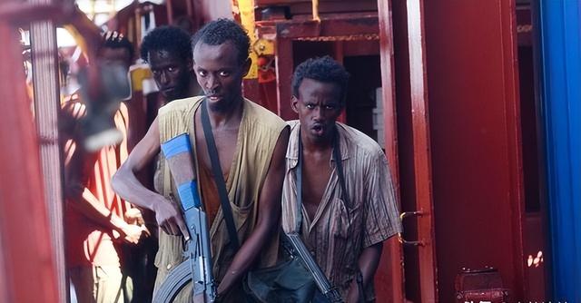 购买中国战斗机不给钱，7次追债都没还，这个嚣张小国报应来了