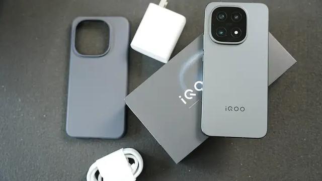 iQOO 15体验报告：这可能就是手游性能的天花板