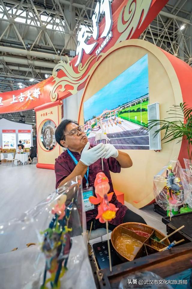 暴雨天，武汉这里排长队！