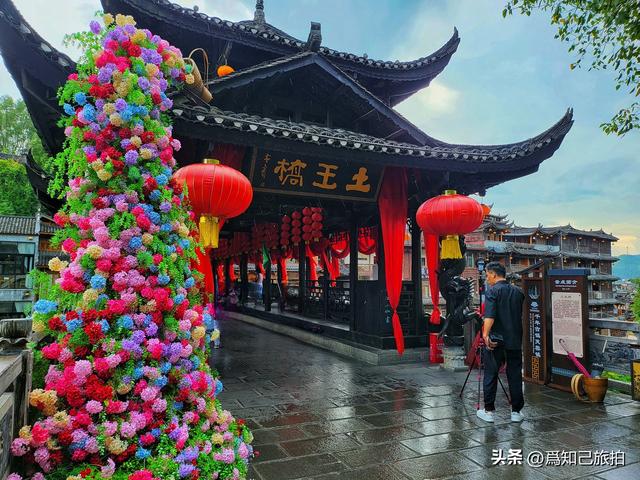 有着2300年历史的芙蓉镇是湘西“四大名镇”之一