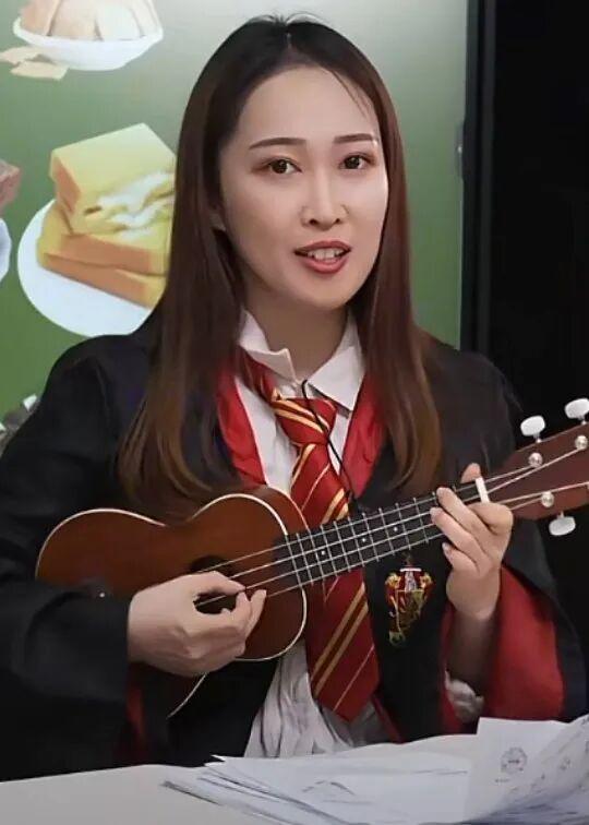 董宇辉成大款，顿顿当老板，留下的YOYO却熬成“废子”令人唏嘘