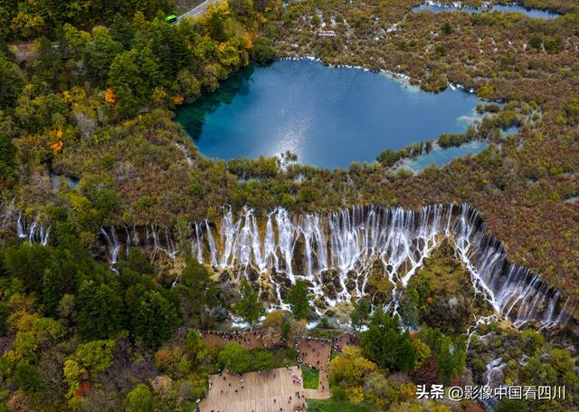 四川阿坝：金秋九寨美如画
