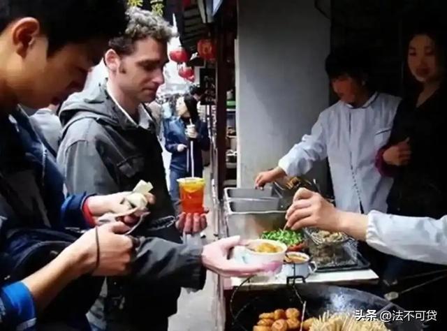 风向反了！免签后的中国，让外国人集体沉迷：回国连饭都吃不下