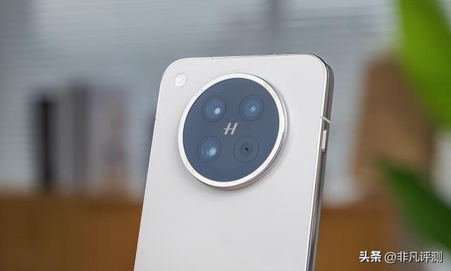 OPPO Find X8s 体验：小直屏里的 "全能王"，轻薄与实力可兼得