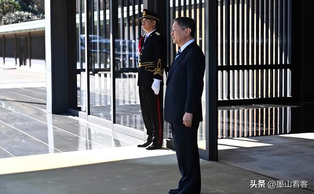 日本天皇亲自出山，对中国的反击正式开始	，高市早苗憋出了一妙计