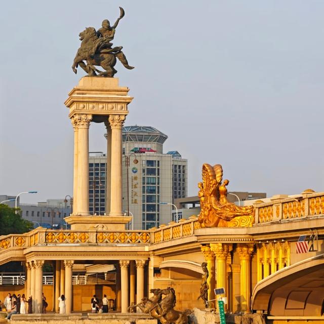 我是上海人，陪成都友游天津大光明桥，夜景比白天惊艳