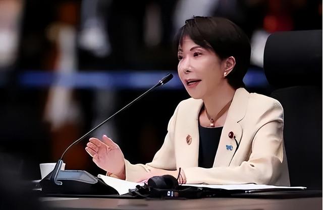 关键指标99%	，高市乐得连喊3声“万岁	”，麻生太郎：中国不足畏惧