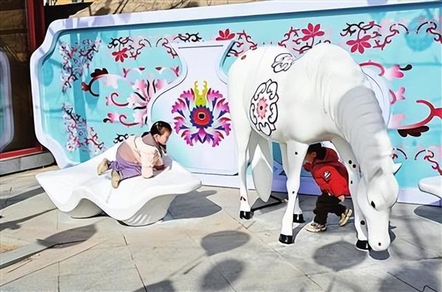 同庆街彩灯璀璨如昼