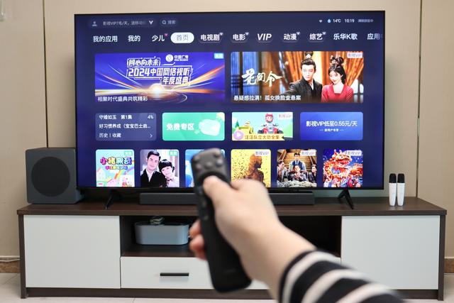 给还没买的人提个醒：电视机换成投影仪后，你将面临5种“困境”