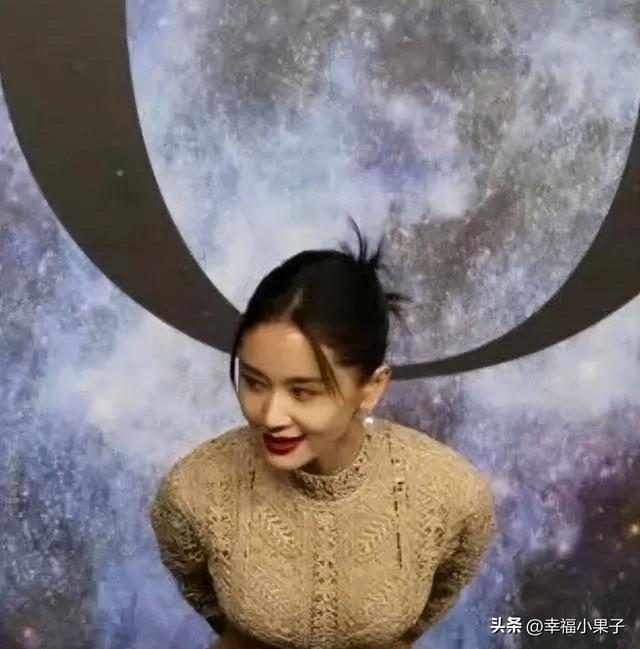 王子文身材娇小，单比例极好，显得特别可爱。