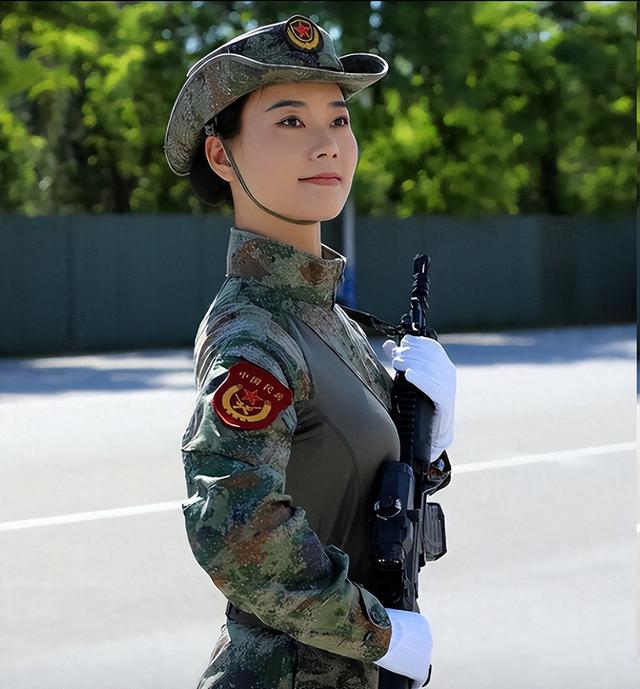 这才是该追的星！女民兵李思颖阅兵回家后仅半天，又有一个新身份