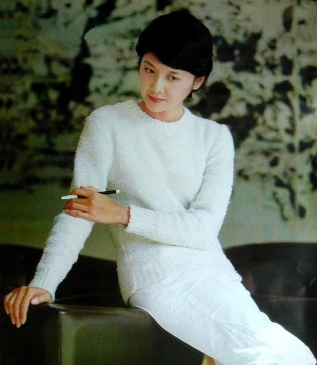 她是中国第一美女，结2次婚都没孩子	，如今72岁仍美得令人羡慕！