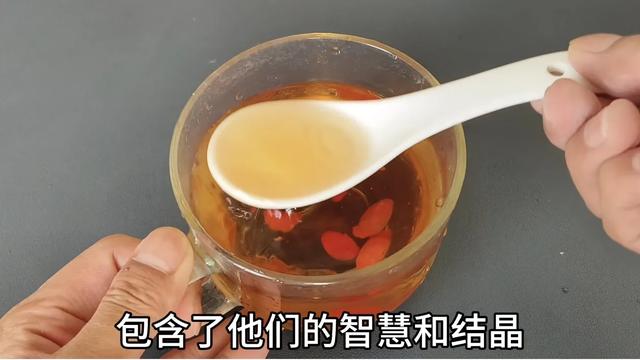枸杞用陈醋泡2天，作用太厉害了，老一辈人的土方法，看完涨知识
