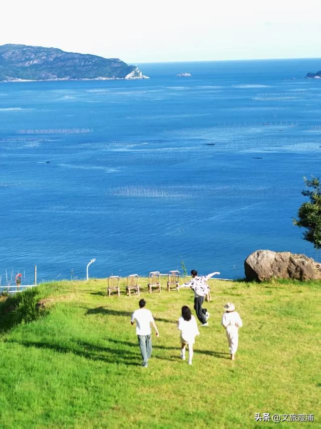 海边悬崖民宿、美上语文课本的“榕水谣”、嘎嘎鲜的青蟹……这个小镇我能吹一辈子！