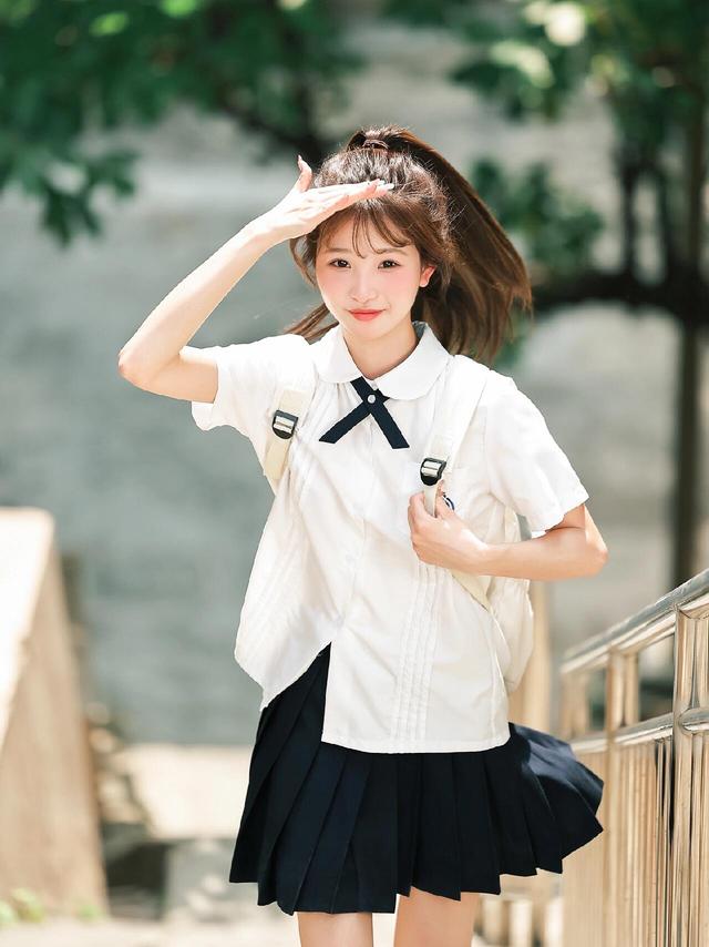 甘肃兰州一校花，楚楚动人	，倾国倾城，这气质堪称校园天花板