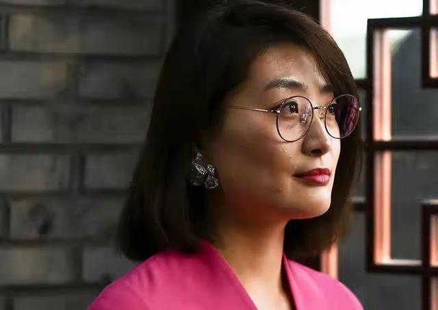 宗馥莉把亲叔整没电了	。这出商界大戏可比电视剧带劲。