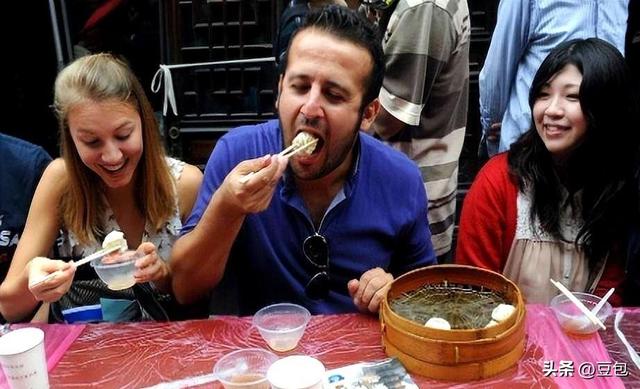 大量外国游客到访北京，拿着旅游签证却不去任何景区，那来干啥？