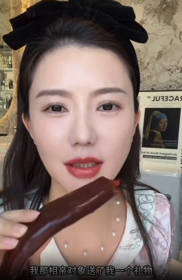 离婚仅1个月再看猴哥与前妻，一个急找下家，一个证实痞幼没说错