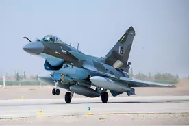 准备动手？印度海军航母已经出动，巴基斯坦歼-10CE开始集结！图片