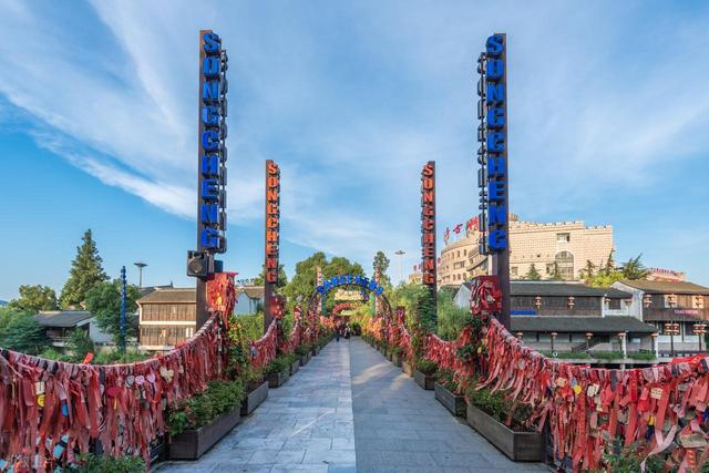 不靠山海靠戏台：杭州宋城，一张票穿越千年，差评几乎为零