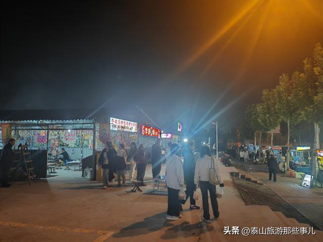 泰安：城东有一个夜市紧邻两所高校，满满青春气息，点燃烟火江湖
