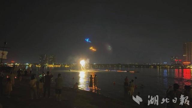 汉川天屿湖“粉红夏日”狂欢季 国潮凤凰秀震撼夜空