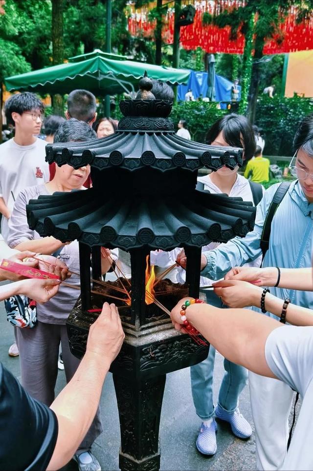 灵隐寺今起门票免费了！游客直接省钱，寺庙运营模式迎转型新阶段