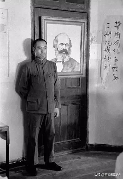 老照片:周总理当众跳起来,为邓大姐摘苹果,浪漫温馨少年气十足