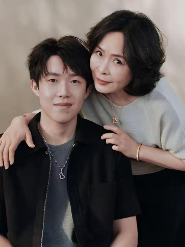 王楚钦和爸妈过中秋，爸爸透露一家三口在一起过中秋节还是18年前