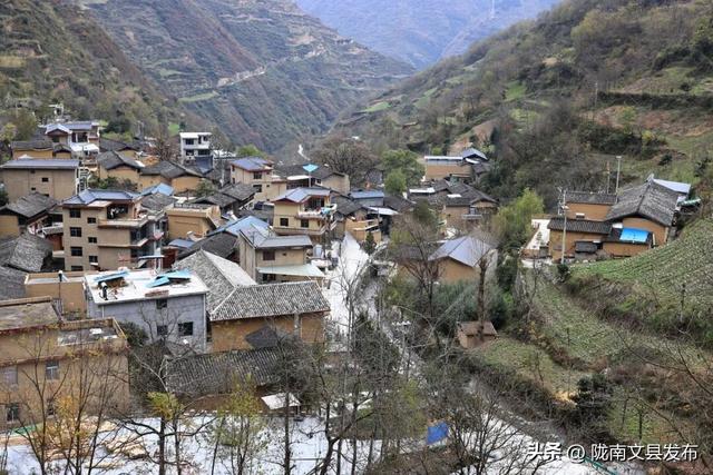 谁说冬日萧瑟？白马河畔，正藏着一个“暖色系”的冬天