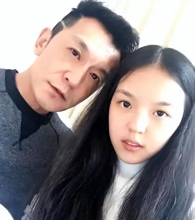李咏也没想到，自己离世7年后，23岁的女儿就走上一条“不归路“