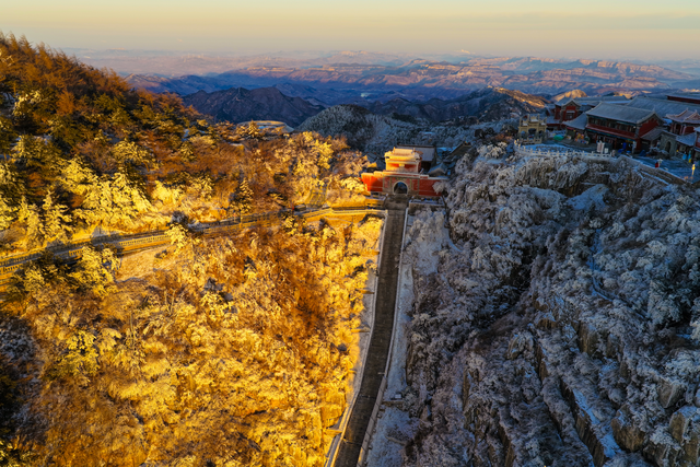 雪后泰山恢复开放 琉璃仙境引客来