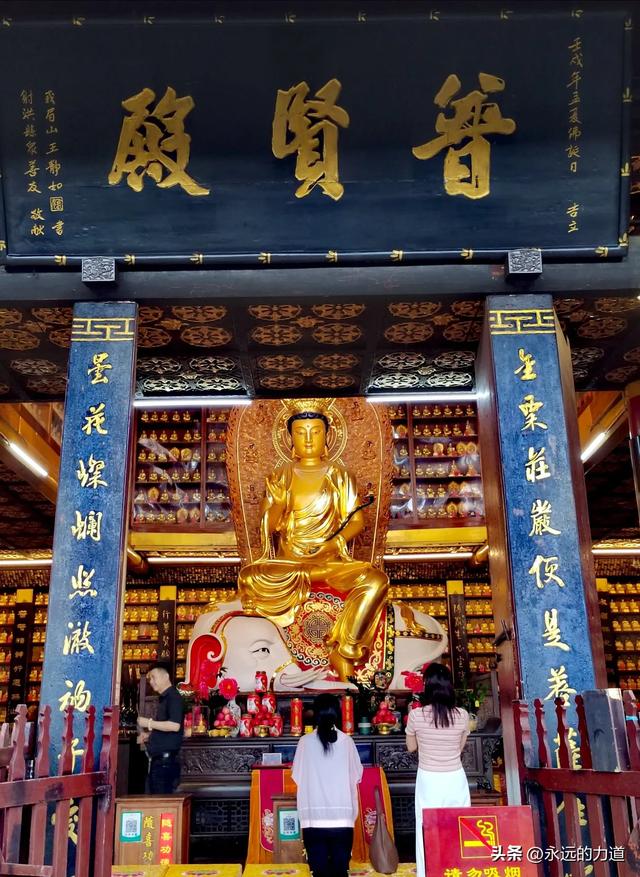 报国寺,从尘世走向净土的起点